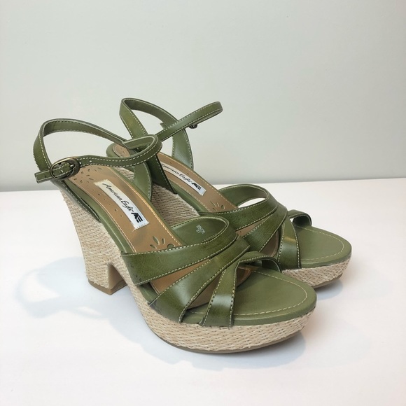 American Eagle Outfitters Shoes - American Eagle Platform Sandals size 7 1/2